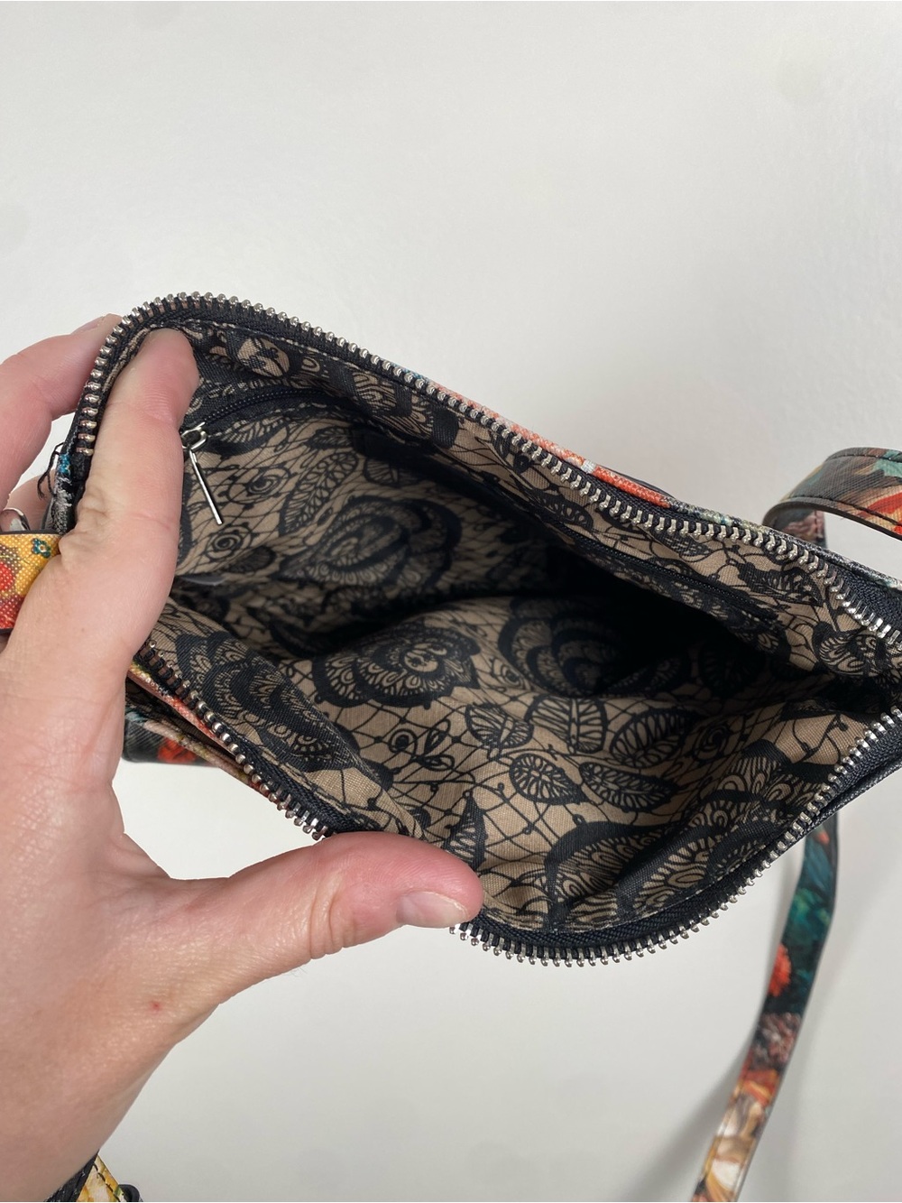 CARLOS By Carlos Santana Purse Women’s Crossbody Black Floral - Picture 7 of 9